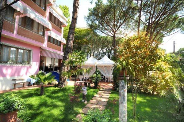 Hotel Manuela Cinquale Exterior foto
